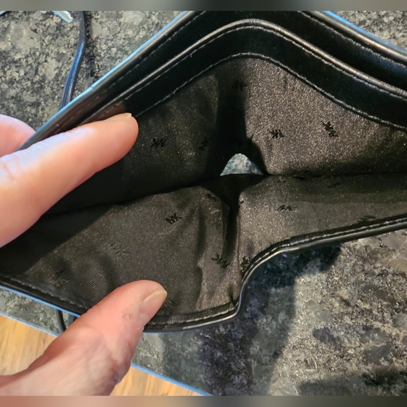 Michael Kors Mens Bifold Signature Logo Wallet - Picture 2 of 5